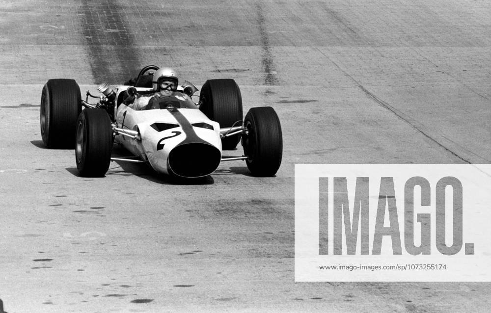 Bruce McLaren (NZL) retired from the race on lap nine with an oil leak in the McLaren M2B powered by a modified Indianapolis Ford V8 engine. ..Monaco Grand Prix, Monte Carlo