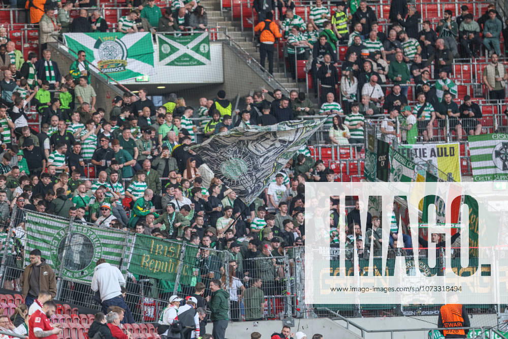 GER, Stuttgart, VfB Stuttgart vs Celtic Glasgow, Europa League, Fussball, UEFA, Spielzeit 2025 2026, MHP-Arena, Playoffs, Rückspiel im Bild: Fans Celtic Glasgow in Stuttgart DFB DFL REGULATIONS PROHIBIT ANY USE OF PHOTOGRAPHS AS IMAGE SEQUENCES AND OR QUASI-VIDEO