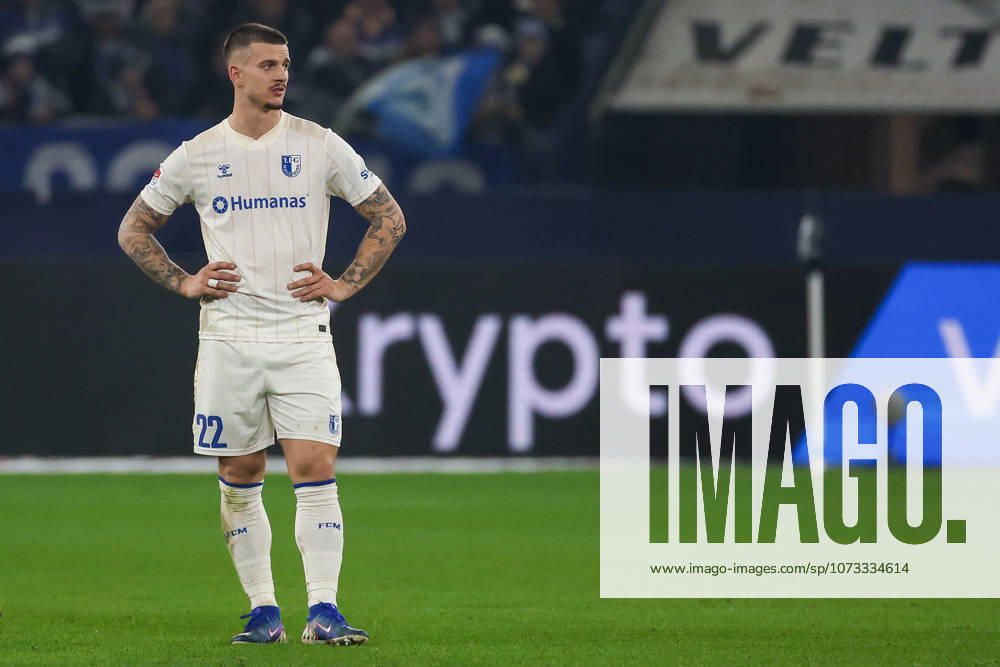 2. Bundesliga - FC Schalke 04 - 1. FC Magdeburg am 21.02.2026 in der Veltins-Arena auf Schalke Mateusz Zukowski (Magdeburg 22) unzufrieden, enttäuscht, enttaeuscht, niedergeschlagen.
