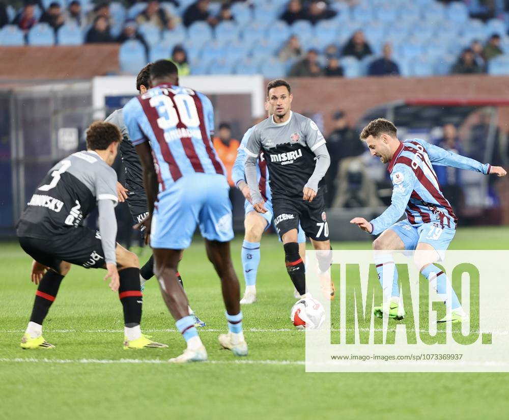 Trabzonspor v Misirli.com.tr Fatih Karagumruk - Turkish Super Lig TRABZON, TURKIYE - FEBRUARY 27: Mustafa Eskihellac (R) of Trabzonspor in action during Turkish Super Lig week 24 football match between Trabzonspor and Misirli.com.tr Fatih Karagumruk at Papara Park in Trabzon, Turkiye on February 27, 2026. Seyit Ahmet Eksik Anadolu Trabzon Turkey. Editorial use only. Please get in touch for any other usage.