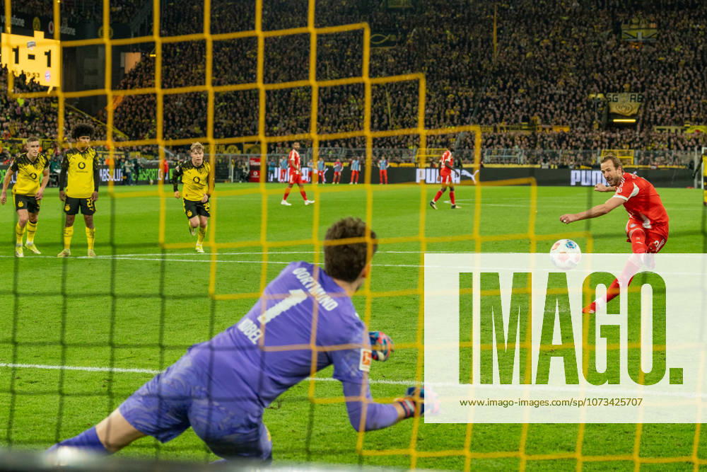 Fuehrungstreffer 1:2 durch Elfmeter von Harry Kane (FC Bayern München, 09), unhaltbar fuer Gregor Kobel (Borussia Dortmund, 01), Torjubel beim Torschuetzen, GER BVB Borussia Dortmund 09 vs. Bayern Muenchen, Fussball, Bundesliga, Spieltag 24, Saison 2025 2026, 28.02.2026 DFB DFL REGULATIONS PROHIBIT ANY USE OF PHOTOGRAPHS AS IMAGE SEQUENCES AND OR QUASI-VIDEO, GER BVB Borussia Dortmund 09 vs. Bayern Muenchen, Fussball, Bundesliga, Spieltag 24, Saison 2025 2026, 28.02.2026 Dortmund