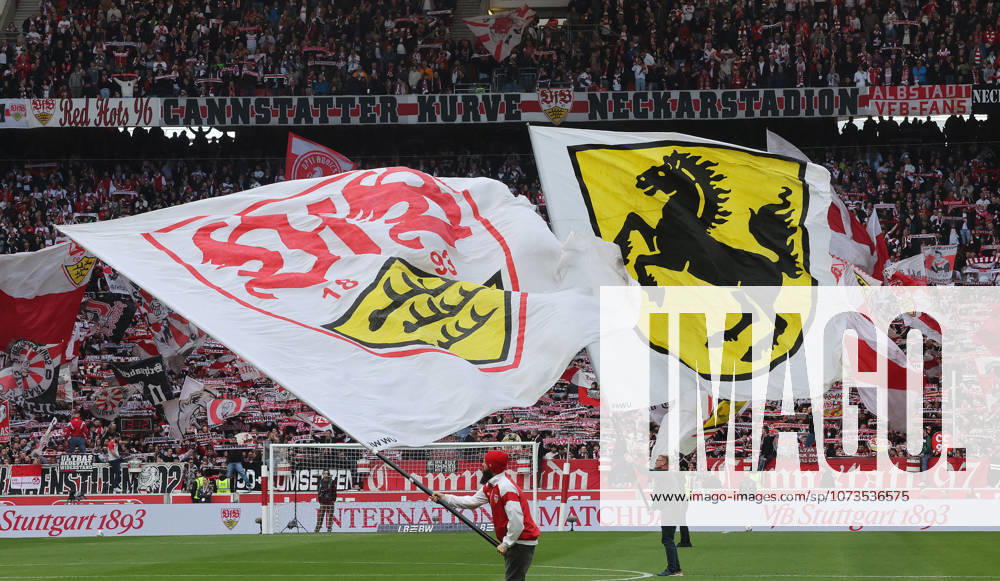 Stuttgart, Fußball Bundesliga, 20. Spieltag, VfB Stuttgart vs. VfL Wolfsburg, VfB Fans in der Cannstatter Kurve mit Fahnen