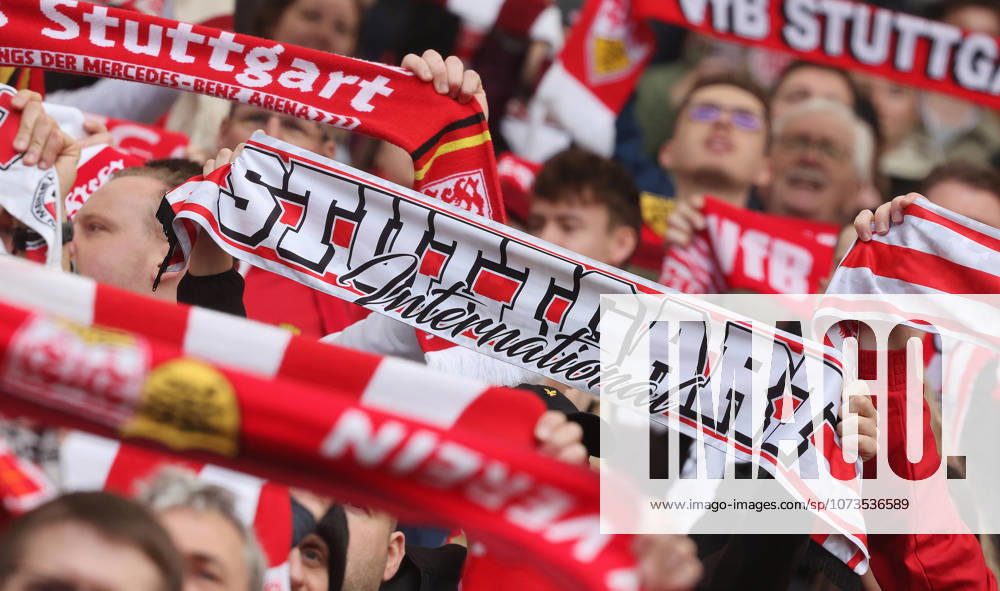 Stuttgart, Fußball Bundesliga, 20. Spieltag, VfB Stuttgart vs. VfL Wolfsburg, VfB Fans mit Schal ( Stuttgart International )
