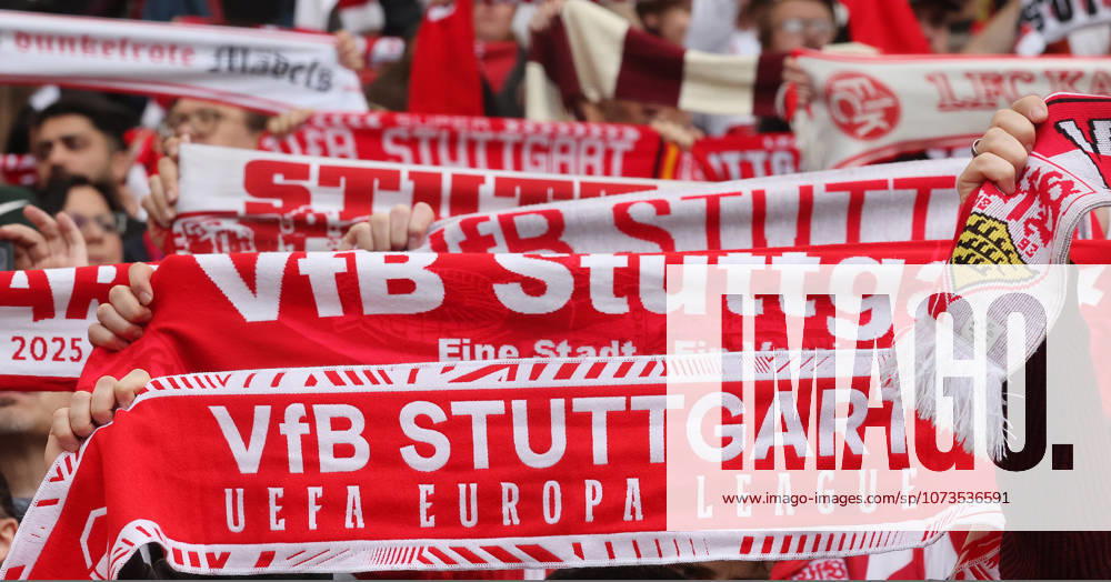 Stuttgart, Fußball Bundesliga, 20. Spieltag, VfB Stuttgart vs. VfL Wolfsburg, VfB Fans mit Schal ( UEFA Europa League )