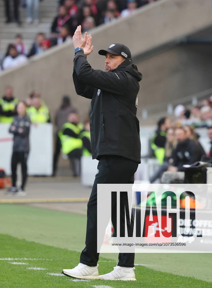 Stuttgart, Fußball Bundesliga, 20. Spieltag, VfB Stuttgart vs. VfL Wolfsburg, Trainer Sebastian Hoeneß ( VfB )