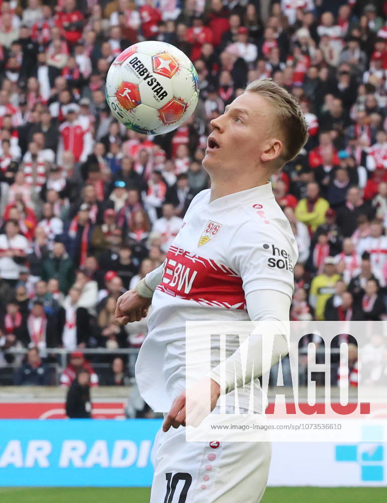 Stuttgart, Fußball Bundesliga, 20. Spieltag, VfB Stuttgart vs. VfL Wolfsburg, Chris Führich ( VfB )