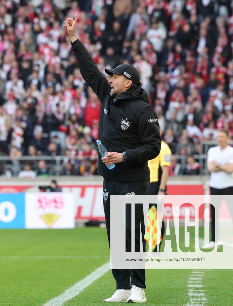Stuttgart, Fußball Bundesliga, 20. Spieltag, VfB Stuttgart vs. VfL Wolfsburg, Trainer Sebastian Hoeneß ( VfB )