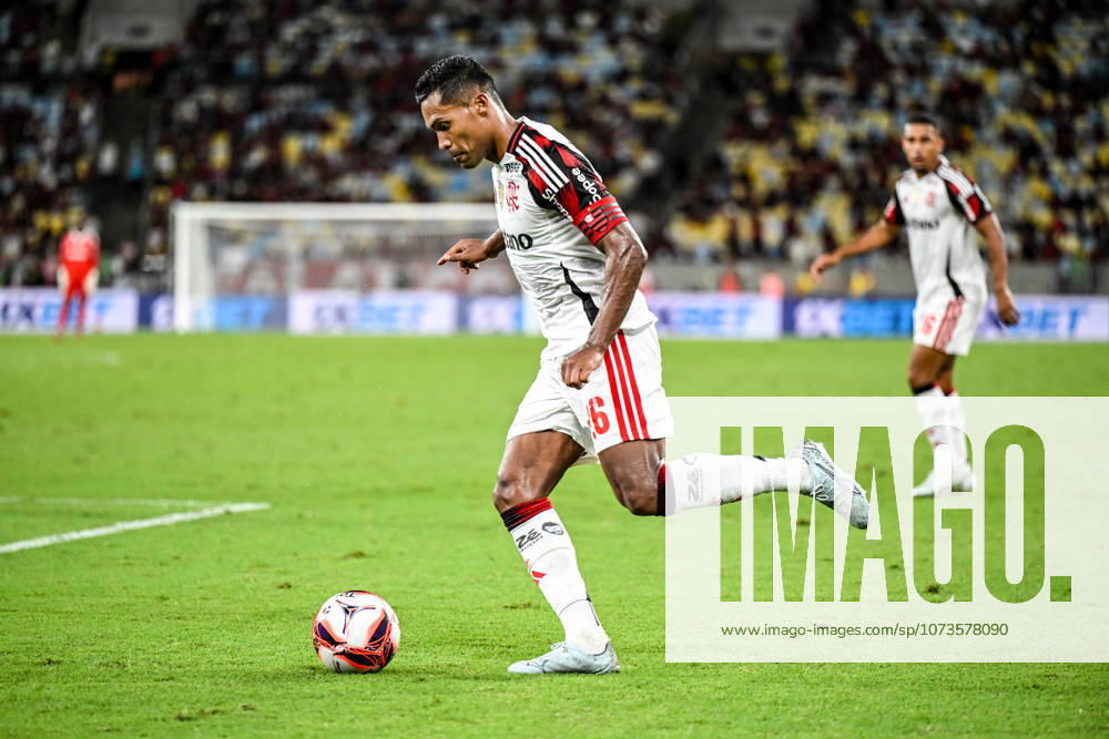 Madureira x Flamengo RIO DE JANEIRO, RJ - 02.03.2026: MADUREIRA X FLAMENGO - Players from Madureira and Flamengo compete for the ball in a match at the Maracana Stadium, in Rio de Janeiro (RJ), on Monday night (2), for the semi-final of the 2026 Carioca Championship. Alex Sandro (Photo: Celso Pupo Fotoarena) x2896792x CelsoxPupo