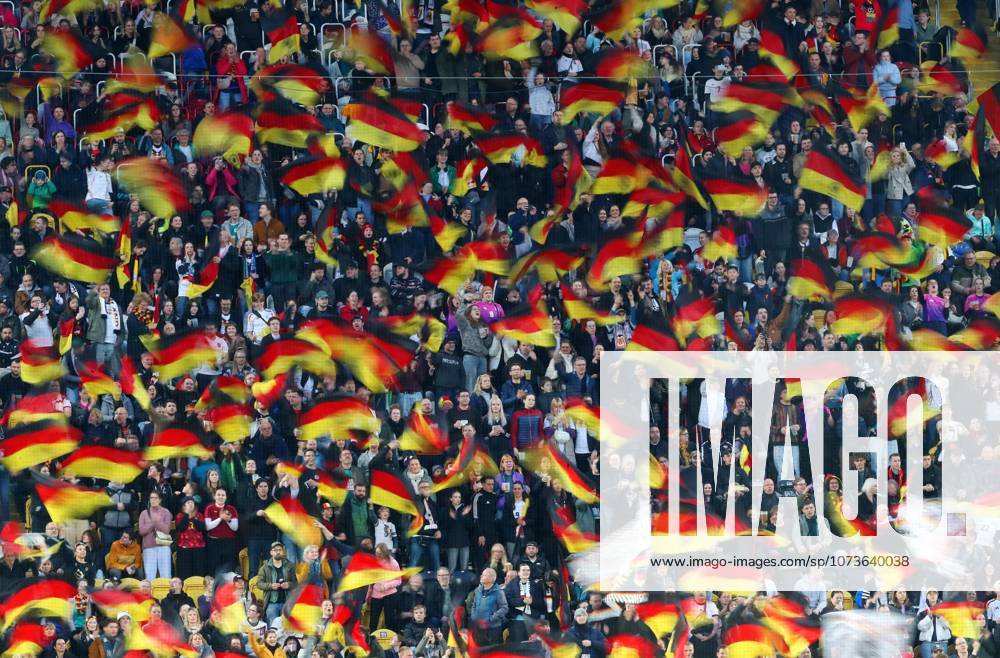 GER, Fussball, Frauen, WM Qualifikation, Deutschland - Slowenien 03.03.2026, Dresden, Rudolf-Harbig-Stadion, GER, WM Qualifikation, Frauen-Laenderspiel, Gruppenphase, Gruppe D, Spiel 1 von 6 Deutschland - Slowenien im Bild: Fans schwenken Deutschland-Fahnen, ein Meer in schwarz rot gold DFL regulations prohibit any use of photographs as image sequences and or quasi-video