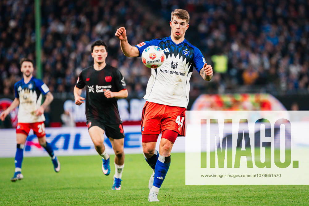 1. Bundesliga: Hamburger SV vs. Bayer 04 Leverkusen, 04.03.2026 Luka Vuskovic (Hamburger SV, 44) am Ball; Fußball, 1. Bundesliga, 17. Spieltag: Hamburger SV vs. Bayer 04 Leverkusen am 04.03.2026 im Volksparkstadion, Hamburg DFL REGULATIONS PROHIBIT ANY USE OF PHOTOGRAPHS AS IMAGE SEQUENCES AND OR QUASI-VIDEO.