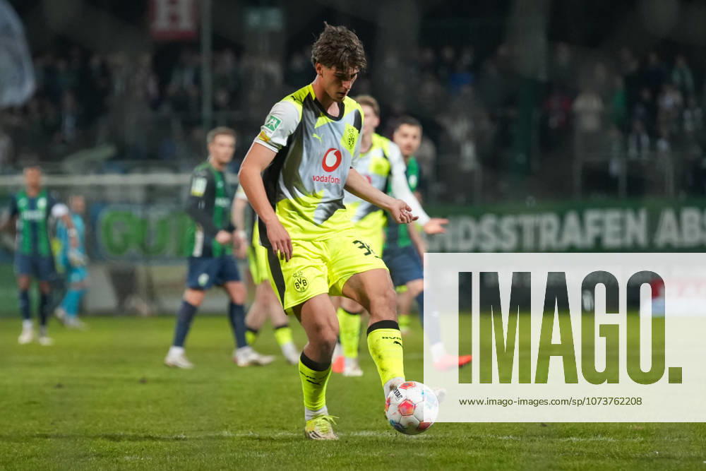 Saison 2025 2026 25. Spieltag Regionalliga West im Ohlendorf Stadion im Heidewald, Gütersloh, Germany. FC Gütersloh - BV Borussia Dortmund U23. Jonas Feddersen (BVB)