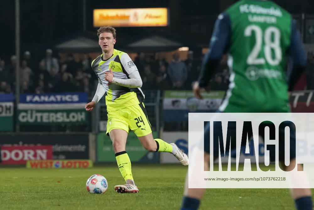 Saison 2025 2026 25. Spieltag Regionalliga West im Ohlendorf Stadion im Heidewald, Gütersloh, Germany. FC Gütersloh - BV Borussia Dortmund U23. Elias Benkara (BVB)