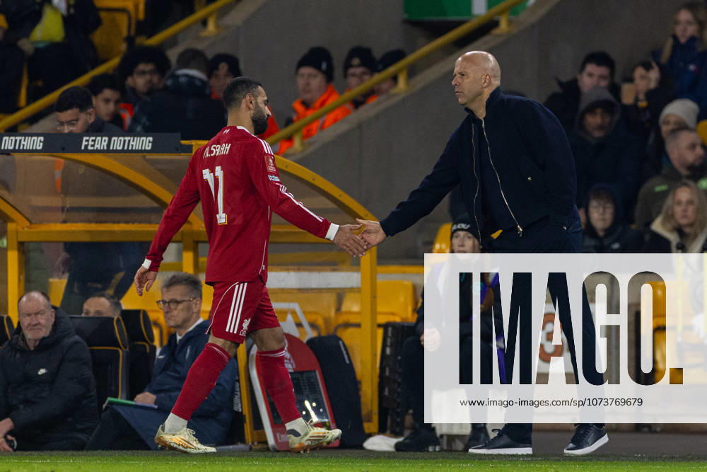 Football - FA Cup - 5th Round - Liverpool FC v Wolverhampton Wanderers FC WOLVERHAMPTON, ENGLAND - Friday, March 6, 2026: Liverpool s goalscorer Mohamed Salah is greeted by head coach Arne Slot as he is substituted off during the FA Cup 5th Round match between Liverpool FC and Wolverhampton Wanderers FC at Molineux. (Photo by David Rawcliffe Propaganda) WOLVERHAMPTON Molineux WEST MIDLANDS ENGLAND