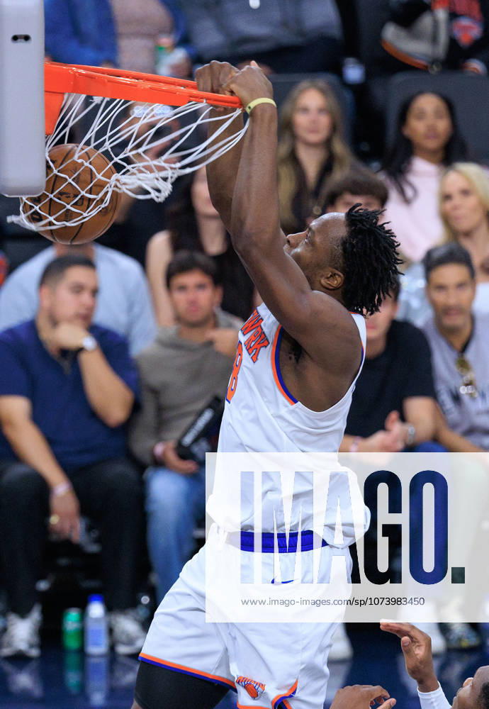 OG Anunoby 8 of the New York Knicks dunks the ball during their 2026 NBA, Basketball Herren, USA regular season game against the LA Clippers on Monday March 9, 2026 at Intuit Dome Arena in Inglewood, California. JAVIER ROJAS PI Inglewood USA - ZUMAp124 20260309_zaa_p124_017