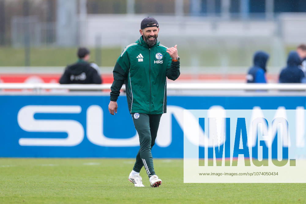 Fussball; Training des FC Schalke 04. Trainer Miron Muslic (FC Schalke 04). Gelsenkirchen Trainingsgelände FC Schalke 04 NRW Deutschland xRHR-FOTO YYx