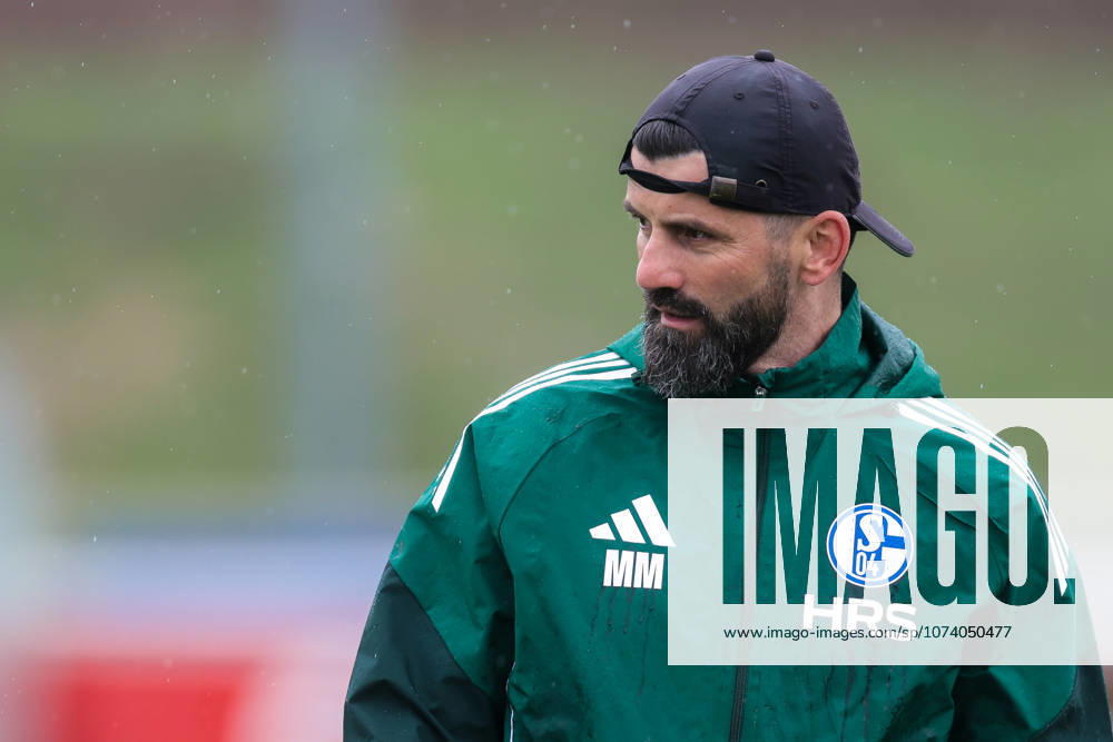 Fussball; Training des FC Schalke 04.Trainer Miron Muslic (FC Schalke 04). Gelsenkirchen Trainingsgelände FC Schalke 04 NRW Deutschland xRHR-FOTO YYx