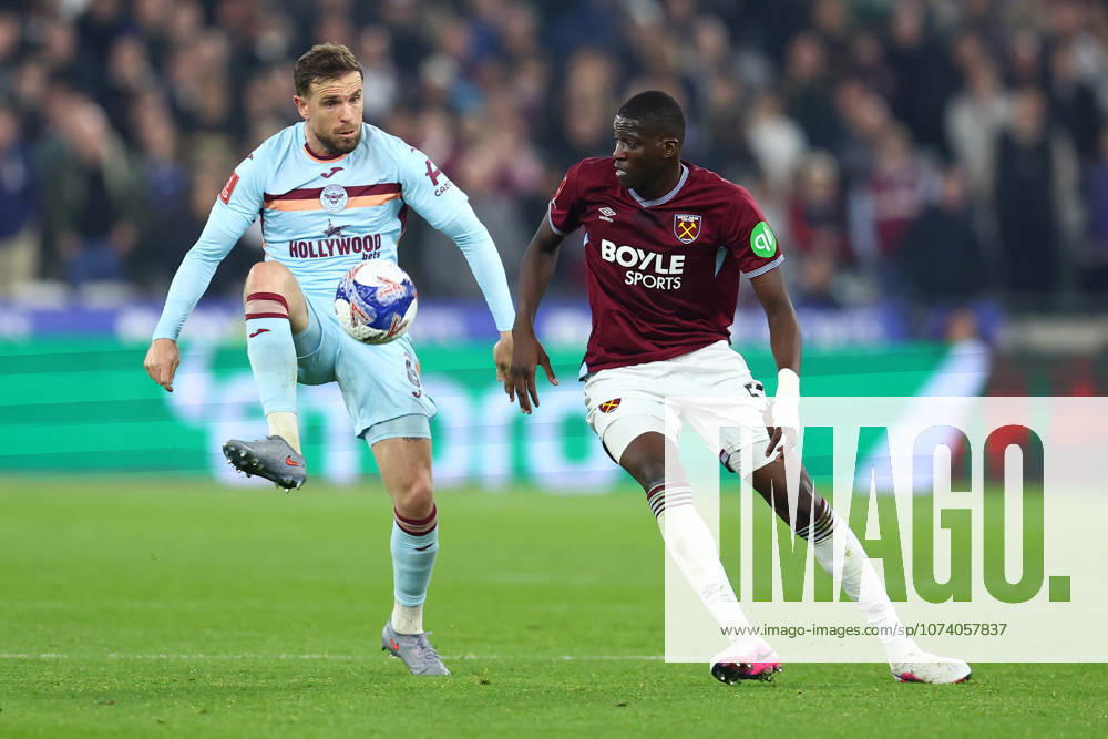 London, England, 9th March 2026. Jordan Henderson of Brentford and Mohamadou Kante of West Ham United challenge for the ball during the West Ham United vs Brentford FA Cup match at the London Stadium, London. Picture credit should read: Paul Terry Sportimage . SPI_086_PT_West_Ham_Brentford SPI-4594-0086