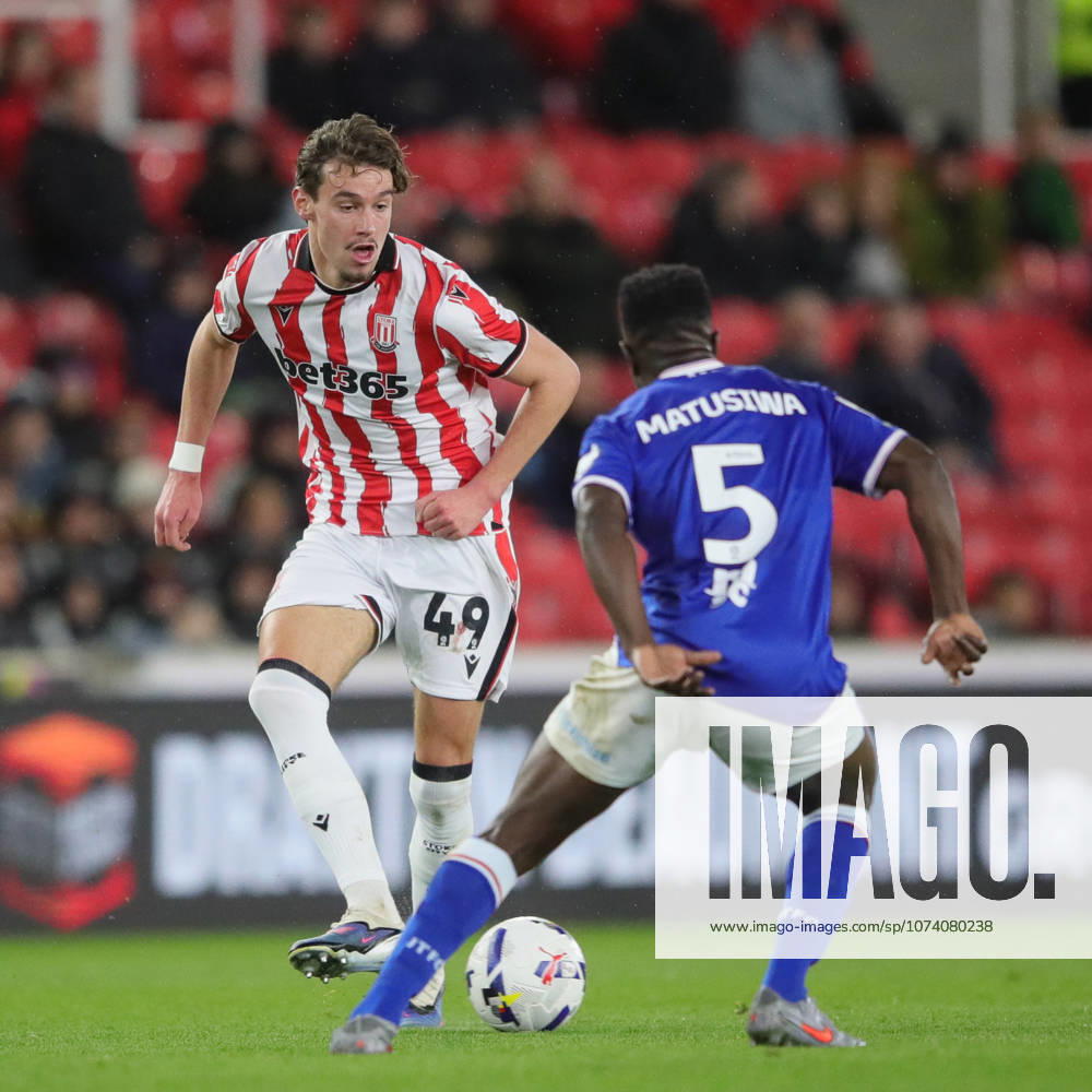 Stoke City v Ipswich Town, EFL Sky Bet Championship Milan Smit of Stoke City and Azor Matusiwa of Ipswich Town during the EFL Sky Bet Championship match between Stoke City and Ipswich Town at the Bet365 Stadium, Stoke-on-Trent, UK on 10 March 2026. Stoke-on-Trent Bet365 Stadium Staffordshire UK Editorial use only DataCo restrictions apply See www.football-dataco.com ,