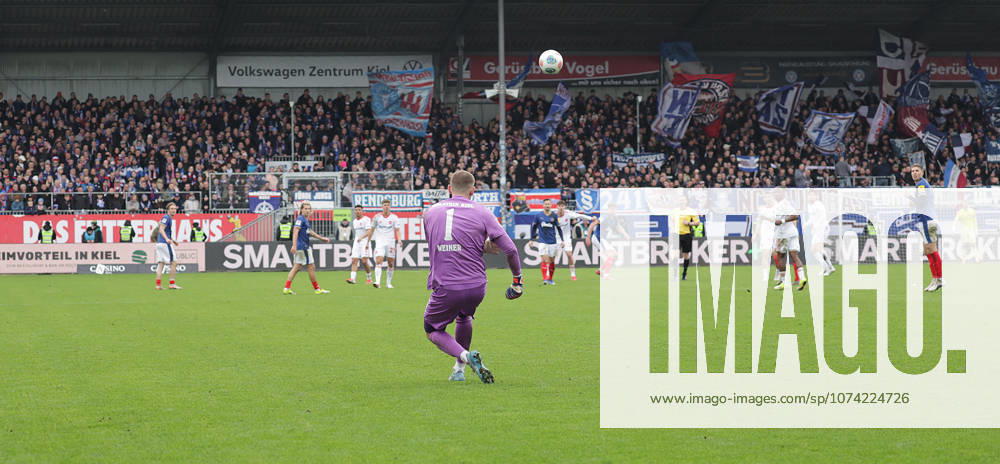 Torhueter Timon Weiner (Holstein Kiel) Fussball, Herren, Saison 2025 2026, 2.BL, Holstein Stadion, Holstein Kiel gegen 1.FC Nuernberg, 2-3 DFL REGULATIONS PROHIBIT ANY USE OF PHOTOGRAPHS AS IMAGE SEQUENCES AND OR QUASI-VIDEO.