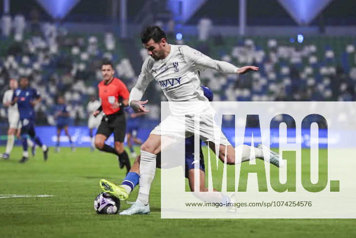 Saudi-Arabien: Fussball Saudi Pro League 2025 2026, 26. Spieltag - Al Fateh FC vs 1Al Hilal - Maydan Tamweel Aloula (Saudi Arabien): Theo Hernandez Theo Hernandez (Al Hilal, 19)