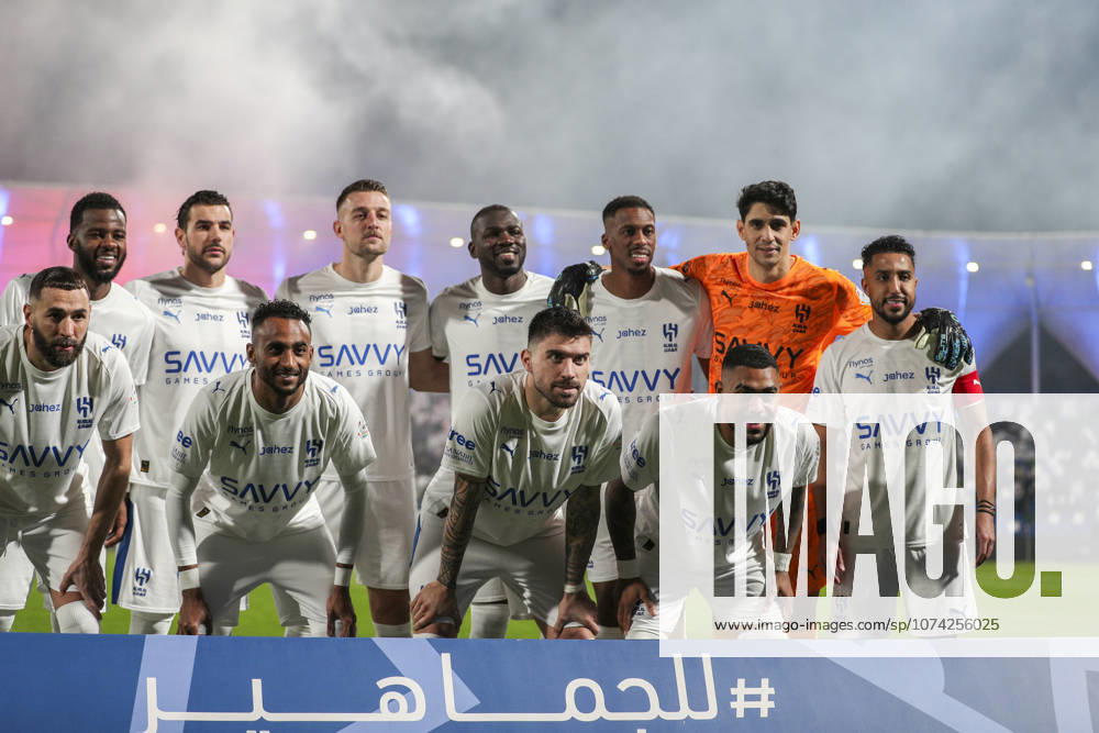 Saudi-Arabien: Fussball Saudi Pro League 2025 2026, 26. Spieltag - Al Fateh FC vs 1Al Hilal - Maydan Tamweel Aloula (Saudi Arabien): Mannschaftsfoto, Totale
