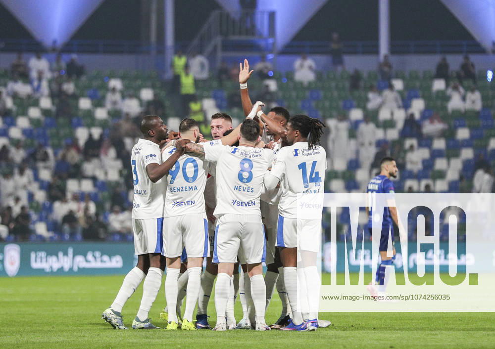 Saudi-Arabien: Fussball Saudi Pro League 2025 2026, 26. Spieltag - Al Fateh FC vs 1Al Hilal - Maydan Tamweel Aloula (Saudi Arabien): Tor und Torjubel zum Sergej Milinkovic-Savic (Al Hilal, 22) Malcom (Al Hilal, 10) Abdulkarim Darisi (Al Hilal, 14) Salem Al-Dawsari (Al Hilal, 29) Ruben Neves Ruben Neves (Al Hilal, 8) Karim Benzema (Al Hilal, 90)