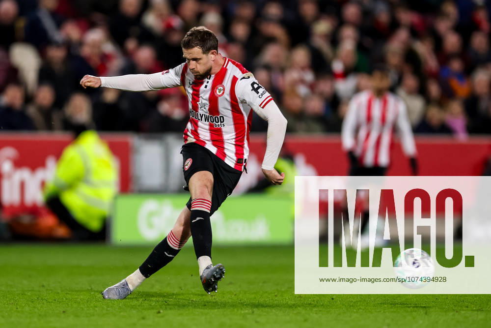 Jordan Henderson of Brentford passes the ball during the Premier League match between Brentford and Wolverhampton Wanderers at Gtech Community Stadium on March 16, 2026 in Brentford, England.