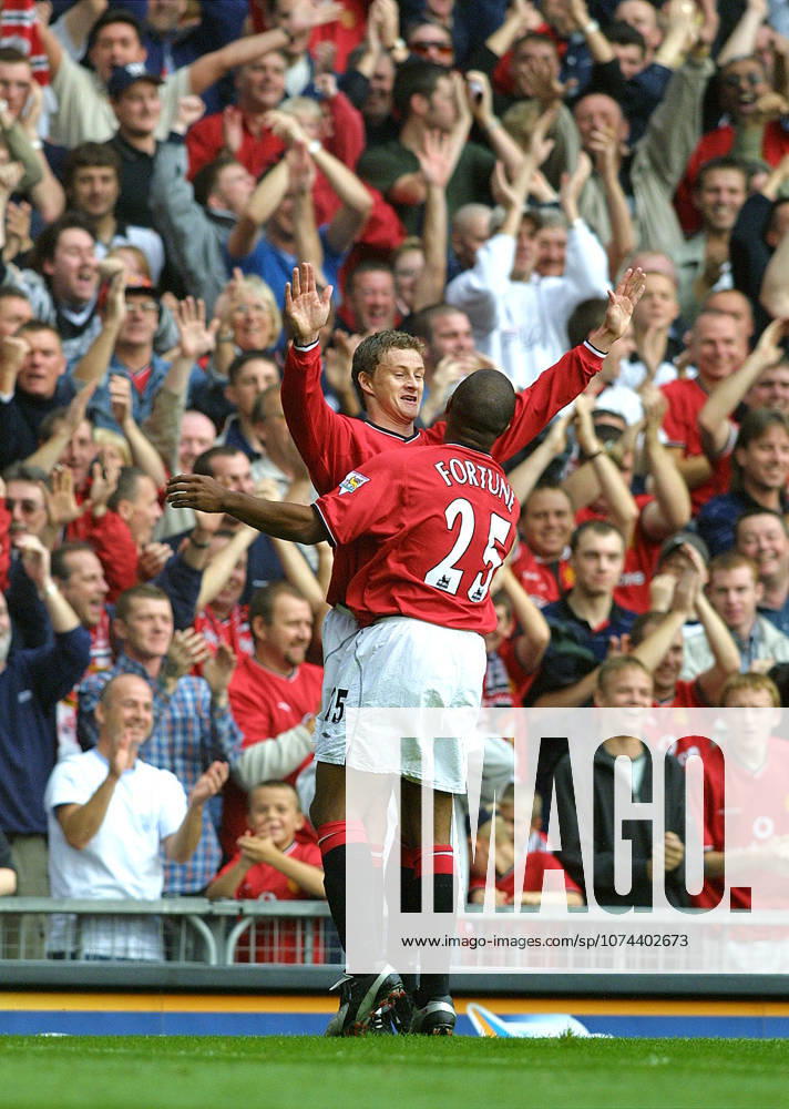 Manchester United, ManU V Ipswich Town, Premier League Ole Gunnar Solskjaer of Manchester United and Quinton Fortune of Manchester United celebrate during the Premier League match between Manchester United and Ipswich Town at Old Trafford on September 22, 2001 in Manchester, England . Manchester Old Trafford England United Kingdom