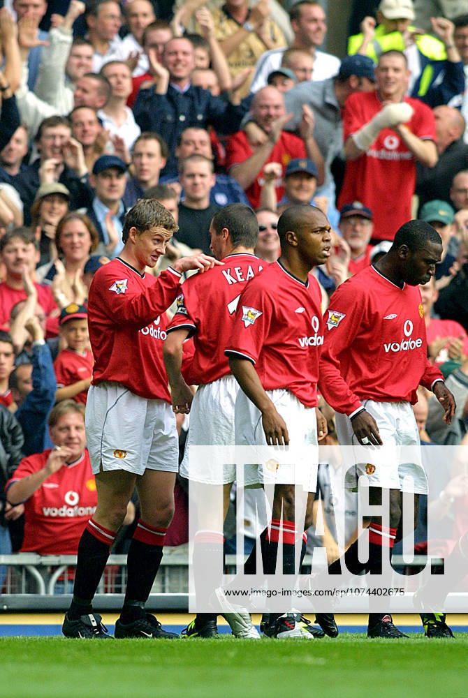 Manchester United, ManU V Ipswich Town, Premier League Ole Gunnar Solskjaer of Manchester United and Roy Keane of Manchester United celebrate during the Premier League match between Manchester United and Ipswich Town at Old Trafford on September 22, 2001 in Manchester, England . Manchester Old Trafford England United Kingdom