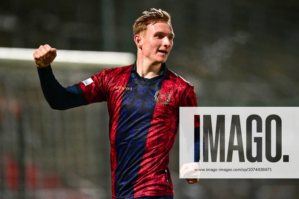 Torschütze Cornelius Pfeiffer (Unterhaching, 22) mit Torjubel, Jubel, Torjubel, Torerfolg, celebrate the goal, goal, celebration, Jubel ueber das Tor zum 1:0, optimistisch, Einzelbild, Aktion, Action, 17.03.2026, Unterhaching (Deutschland), Fussball, Regionalliga Bayern, SpVgg Unterhaching - FC Augsburg II