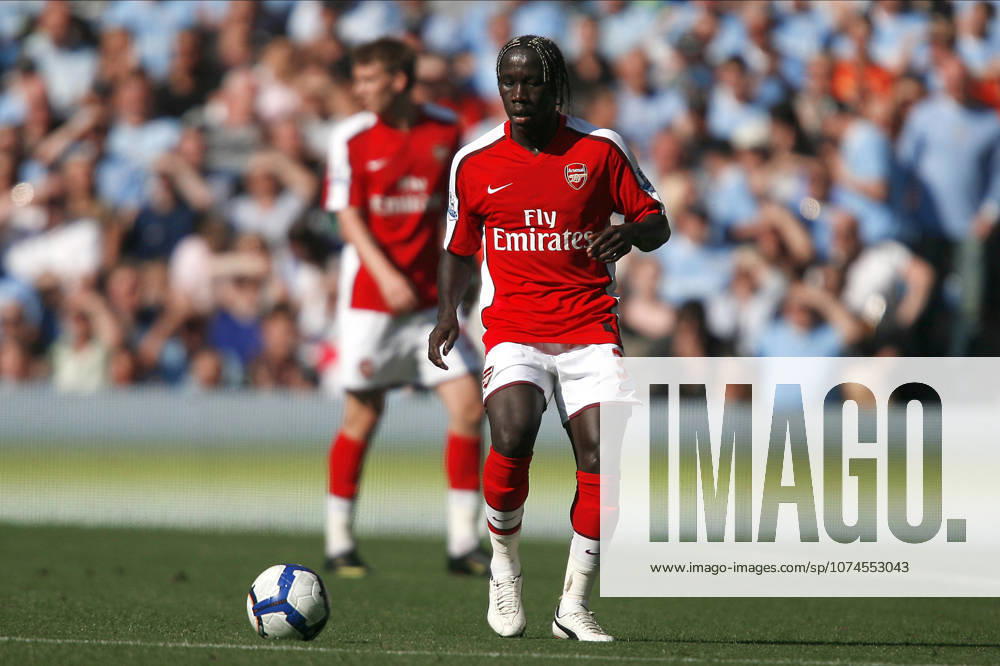Manchester City V Arsenal, Premier League Bacary Sagna of Arsenal on the ball during the Premier League match between Manchester City and Arsenal at City Of Manchester Stadium on September 12, 2009 in Manchester, England. Manchester City Of Manchester Stadium England United Kingdom