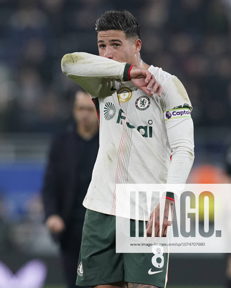 Liverpool, England, 21st March 2026. Enzo Fernandez of Chelsea at the final whistle during the Everton vs Chelsea Premier League match at Hill Dickinson Stadium, Liverpool. Picture credit should read: Andrew Yates Sportimage . SPI_024_AY_EVERTON_CHELSEA SPI-4630-0023