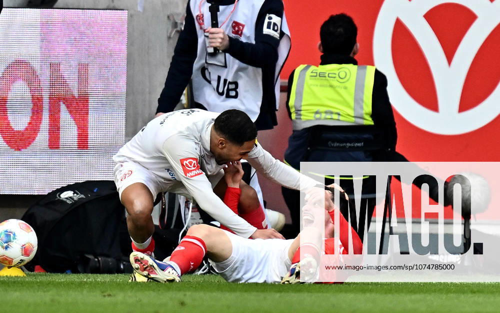 Fussball 1.Bundesliga, FSV Mainz 05 - Eintracht Frankfurt, v.l. Torschuetze Torschütze Paul Nebel (FSV Mainz 05) Torjubel, Jubel, Goal celebration, celebrate the goal zum 2:1 jubelnd bejubelt jubelt jubeln Jubel Mainz
