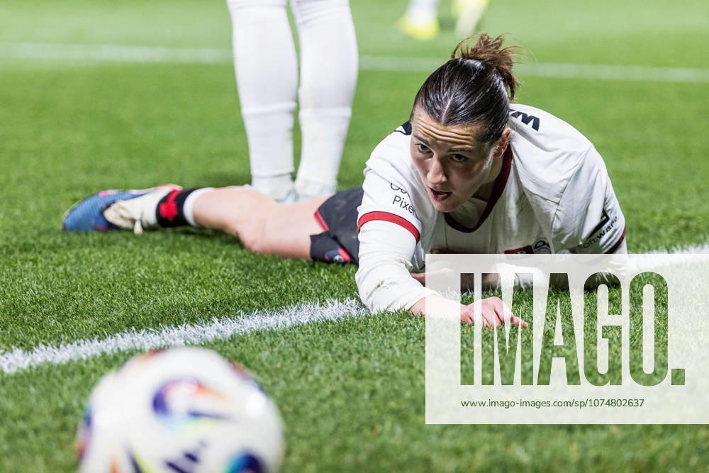 GOOGLE PIXEL Frauen-Bundesliga, Bayer 04 Leverkusen - FC Carl Zeiss Jena; 22.03.2026 Carlotta Wamser (Bayer 04 Leverkusen, 37) auf dem Boden nach Zweikampf GOOGLE PIXEL Frauen-Bundesliga, Bayer 04 Leverkusen - FC Carl Zeiss Jena, Leverkusen, Ulrich-Haberland-Stadion am 22.03.2026 DFB REGULATIONS PROHIBIT ANY USE OF PHOTOGRAPHS AS IMAGE SEQUENCES AND OR QUASI-VIDEO.