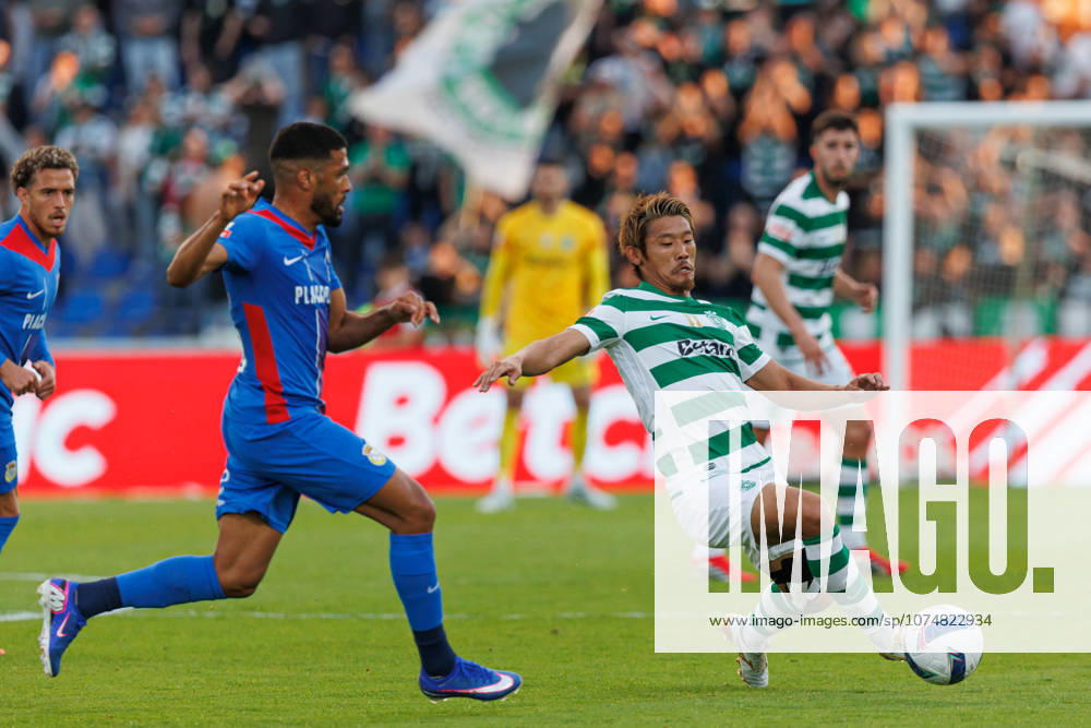 Hidemasa Morita seen during Liga Portugal game between teams of FC Alverca and Sporting CP (Luis Loureiro Ball Raw Images) Alverca Complexo Desportivo Alverca Portugal