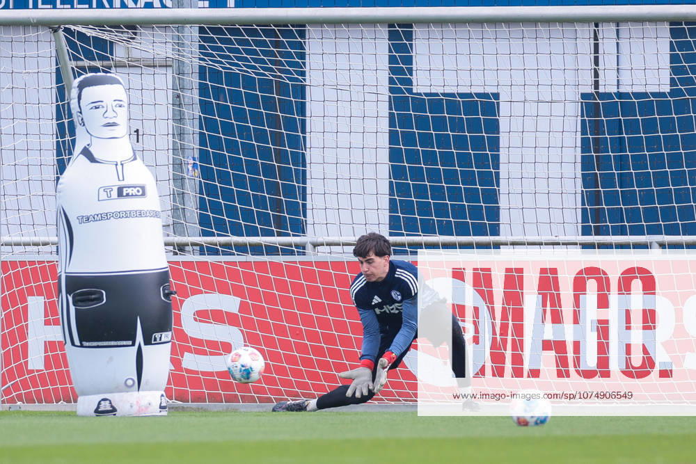 Fussball, Training des FC Schalke 04. Torwart Nick Bodon (FC Schalke 04). Gelsenkirchen Trainingsgelände FC Schalke 04 NRW Deutschland xRHR-FOTO YYx