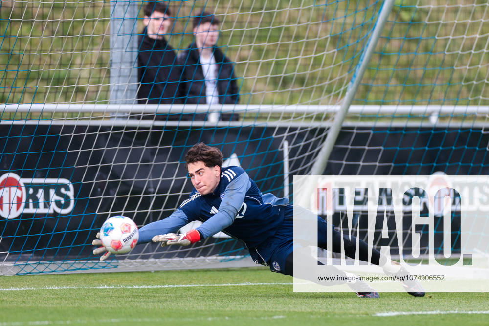 Fussball, Training des FC Schalke 04. Torwart Nick Bodon (FC Schalke 04). Gelsenkirchen Trainingsgelände FC Schalke 04 NRW Deutschland xRHR-FOTO YYx