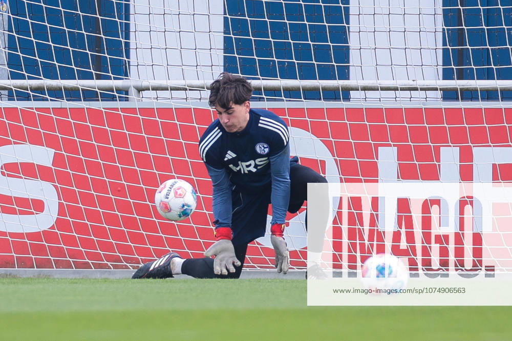 Fussball, Training des FC Schalke 04. Torwart Nick Bodon (FC Schalke 04). Gelsenkirchen Trainingsgelände FC Schalke 04 NRW Deutschland xRHR-FOTO YYx