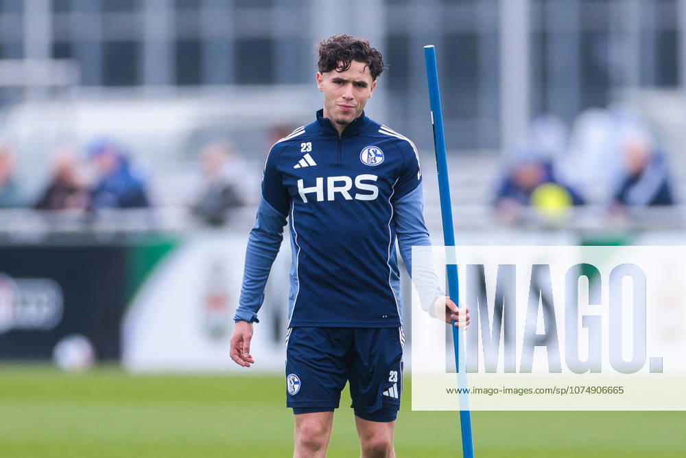 Fussball, Training des FC Schalke 04. Soufiane El-Faouzi (FC Schalke 04). Gelsenkirchen Trainingsgelände FC Schalke 04 NRW Deutschland xRHR-FOTO YYx
