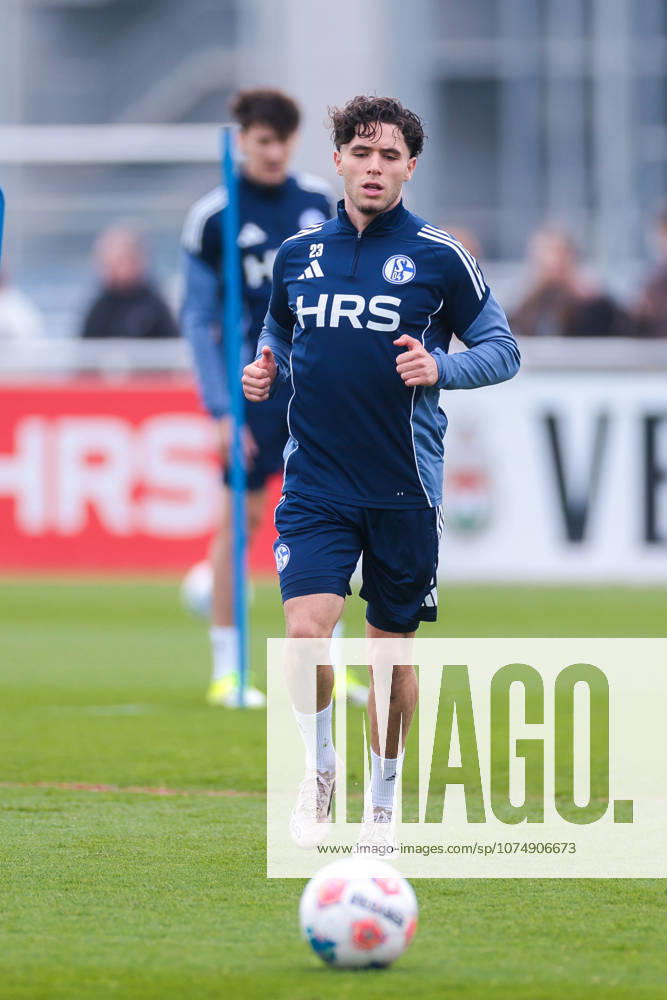 Fussball, Training des FC Schalke 04. Soufiane El-Faouzi (FC Schalke 04). Gelsenkirchen Trainingsgelände FC Schalke 04 NRW Deutschland xRHR-FOTO YYx