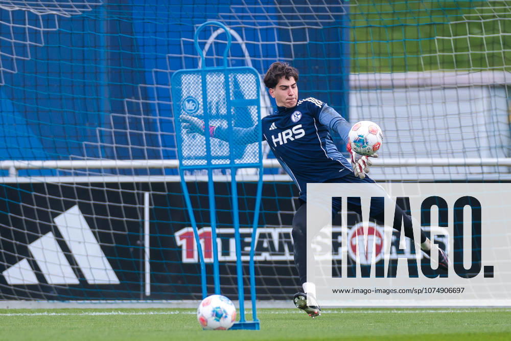 Fussball, Training des FC Schalke 04. Torwart Nick Bodon (FC Schalke 04). Gelsenkirchen Trainingsgelände FC Schalke 04 NRW Deutschland xRHR-FOTO YYx
