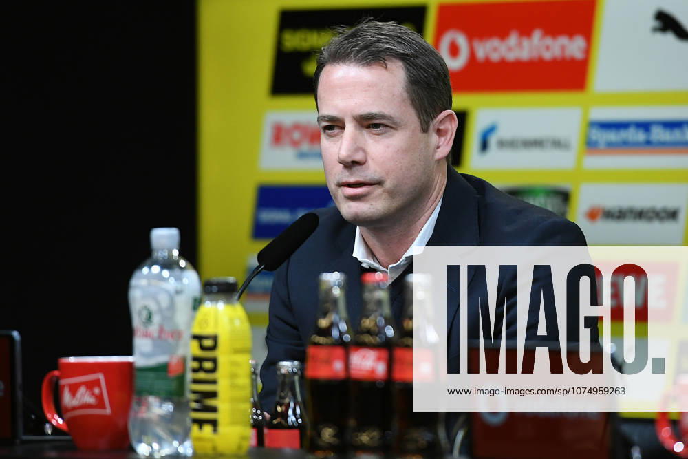 Fußball 1. Bundesliga Vorstellung von Nils-Ole Book bei Borussia Dortmund am 25.03.2026 im Signal Iduna Park in Dortmund Lars Ricken ( Geschäftsführer Dortmund )