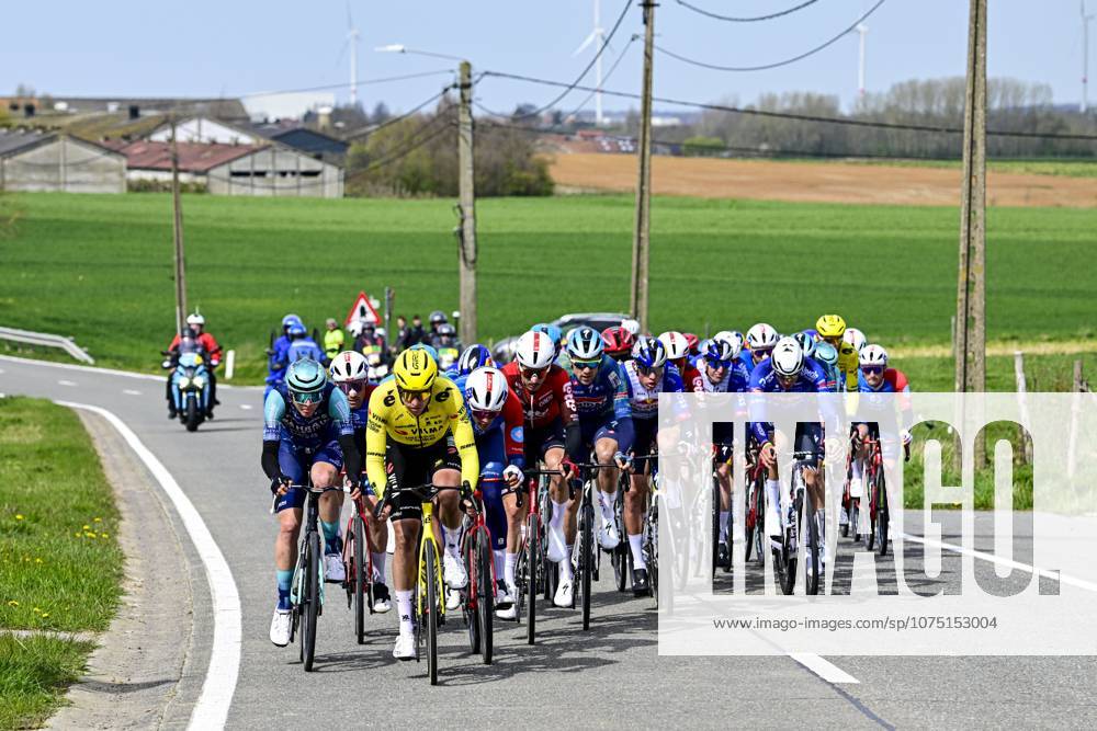 In Flanders Fields From Middelkerke to Wevelgem 2026 Cycling Race WEVELGEM, BELGIUM - MARCH 29 : Rider of Team Visma I Lease a Bike leading the peloton during the 88th edition of In Flanders Fields From Middelkerke to Wevelgem an UCI World Tour 1.UWT one day cycling road race for Men Elite of 240 km with start in Middelkerke and finish in Wevelgem on March 29, 2026 in Wevelgem, Belgium, 29 03 2026 ( Motordriver Guy De Vuyst - Wevelgem Belgium