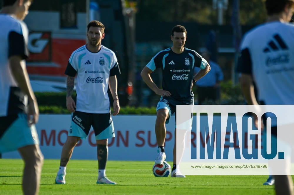 Argentina Training Session Lionel Messi and Lionel Scaloni, player and coach of the Argentina national football team, participate in a training session at the Ezeiza training complex in Buenos Aires, Argentina, on March 30, 2026. The session is held ahead of an International Friendly, Länderspiel, Nationalmannschaft against Zambia as part of preparations for the 2026 FIFA World Cup, WM, Weltmeisterschaft, Fussball Buenos Aires Argentina