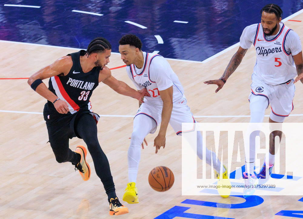 Toumani Camara 33 of the Portland Trail Blazers defends against Jordan Miller 22 of the LA Clippers during a 2026 NBA, Basketball Herren, USA regular season game on Tuesday March 31, 2026 at Intuit Dome Arena in Inglewood, California. JAVIER ROJAS PI Clippers Vs. Trail Blazers - ZUMAp124 20260331_zaa_p124_007