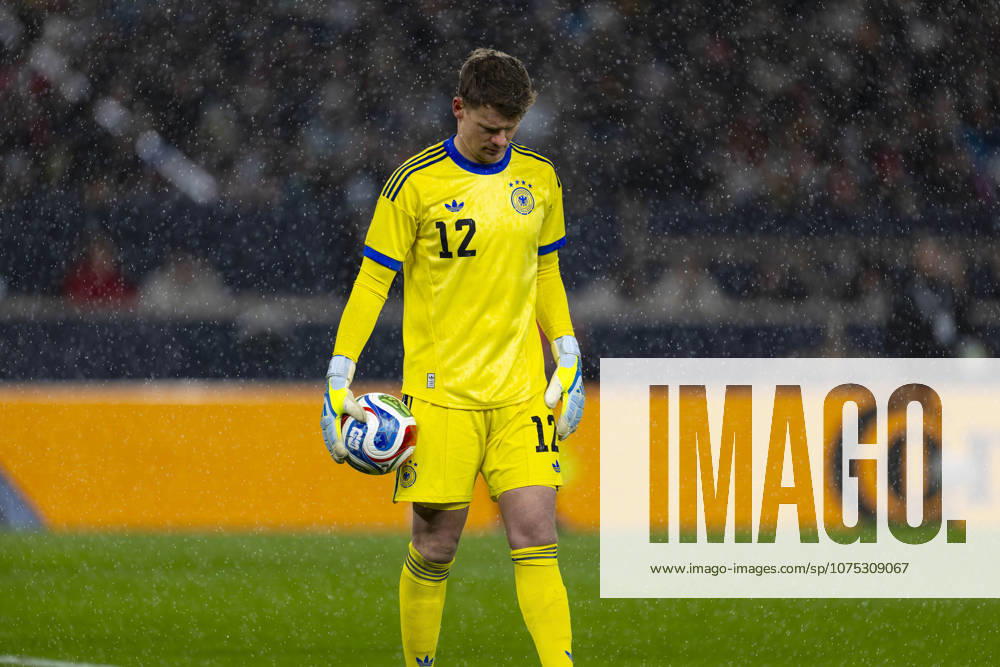 Fussball Freundschafts-Länderspiele 2.Spieltag, Deutschland - Ghana, in der MHP-Arena Stuttgart (Deutschland). Torwart Alexander Nübel (Deutschland) nachdenklich
