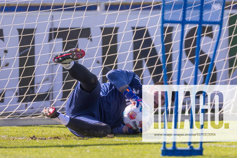 Fussball, Training des FC Schalke 04. Torwart Kevin Müller (FC Schalke 04). Gelsenkirchen Trainingsgelände FC Schalke 04 NRW Deutschland xRHR-FOTO YYx