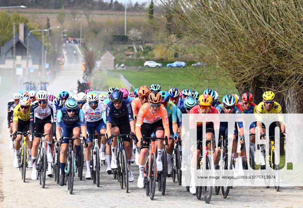 The pack of riders pictured in action during the men elite race of the Dwars Door Vlaanderen cycling event, 184,6km from Roeselare to Waregem, Wednesday 01 April 2026. POOLxTOMASxSISK x169504838x