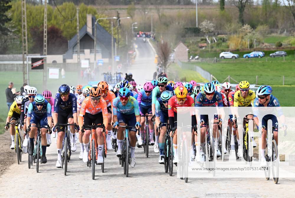 The pack of riders pictured in action during the men elite race of the Dwars Door Vlaanderen cycling event, 184,6km from Roeselare to Waregem, Wednesday 01 April 2026. POOLxTOMASxSISK x169504853x