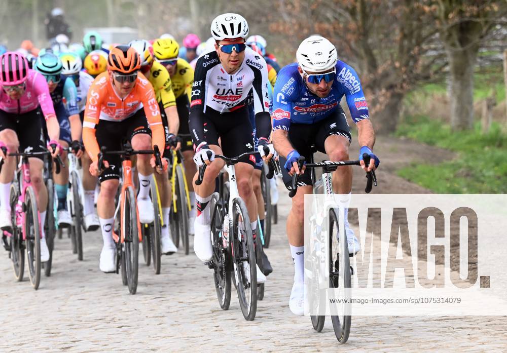 The pack of riders pictured in action during the men elite race of the Dwars Door Vlaanderen cycling event, 184,6km from Roeselare to Waregem, Wednesday 01 April 2026. POOLxTOMASxSISK x169504854x